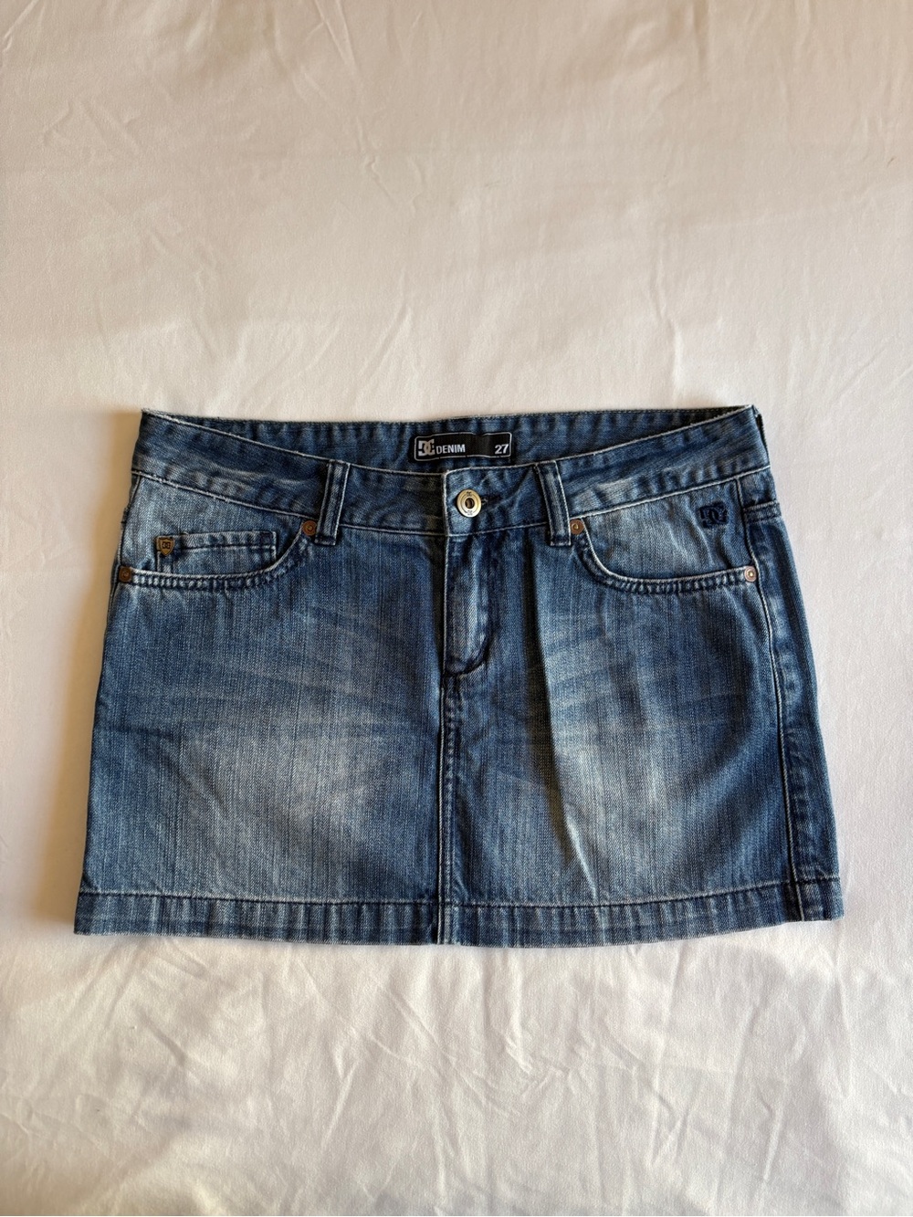 DC Denim Y2K Low Rise Denim Mini Skirt Medium Wash Skater Streetwear Vintage